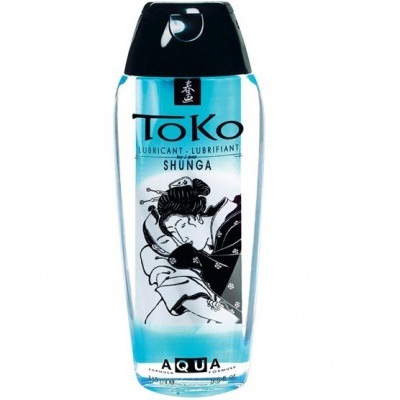Frasco transparente de lubrificante azul ToKo com tampa preta e imagem artística japonesa.