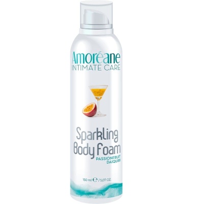 Frasco branco de espuma corporal Amoreane Intimate Care com imagem de maracujá e cocktail