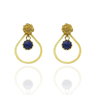 Brincos de ouro com pedra azul em forma de gota