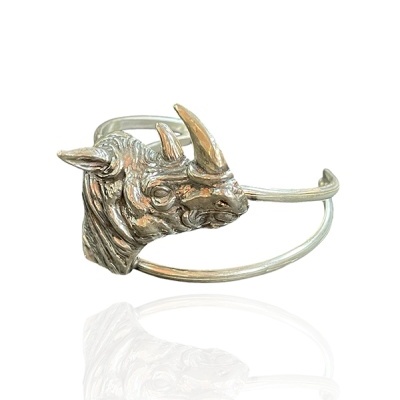 Pulseira metal prateado com cabeça de rinoceronte detalhada