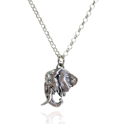 Colar com pendente de cabeça de elefante prateado
