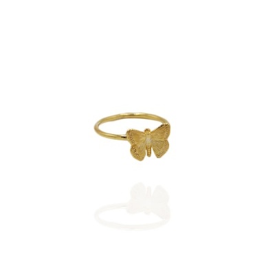 Anel dourado com borboleta detalhada
