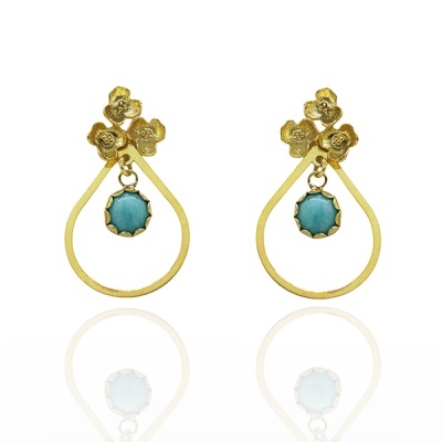 Brincos dourados com flores e pedra azul turquesa pendente