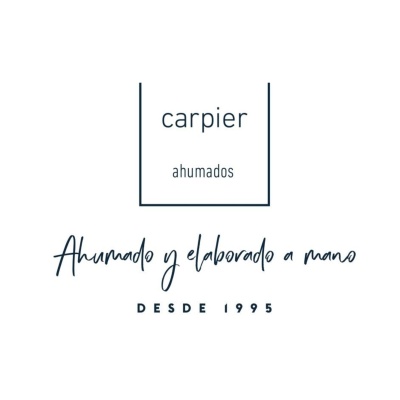 Texto em fundo branco com nome carpier, ahumados e frase em manuscrito