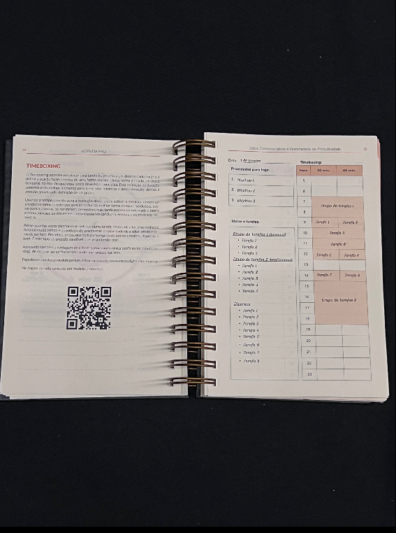 Agenda Pro Argolas Livro aberto com texto em português e tabela de horários