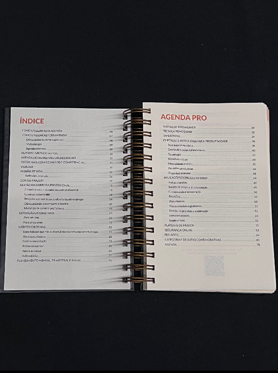 Agenda Pro Argolas Caderno espiral aberto mostrando índices de conteúdos em português