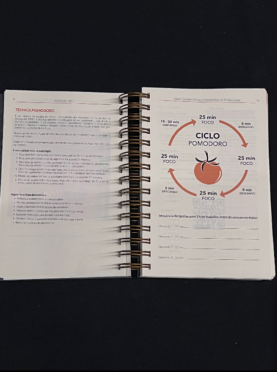Agenda Pro Argolas Agenda aberta mostrando a Técnica Pomodoro em português com espiral central e desenho de um tomate.