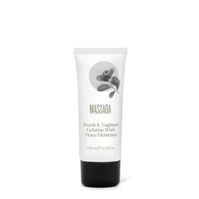 Frasco branco com tampa preta e texto MASSADA Pearls & Yoghurt Gelatine With Trace Elements.