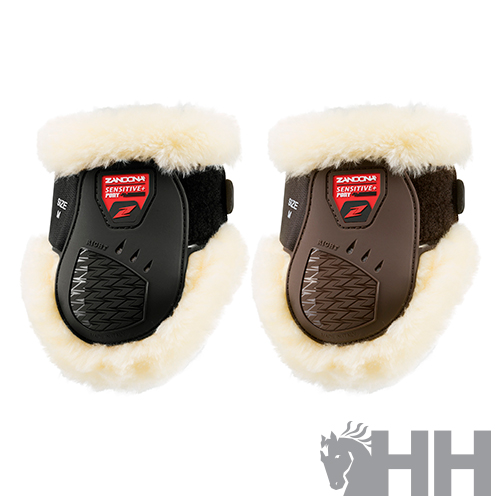 Par de protetores para cascos de cavalo Zanona Sensitive Parts, preto e castanho com pelo branco.