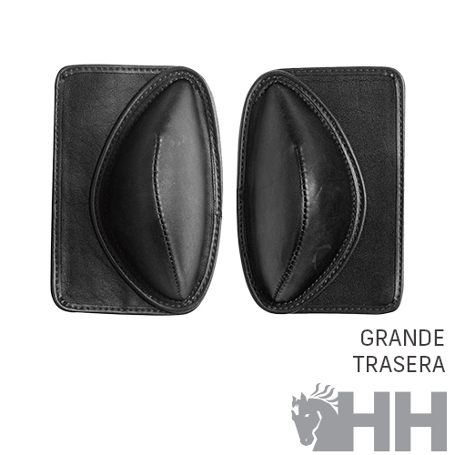 Par de protetores pretos em couro para equestre com texto e logótipo em fundo branco.