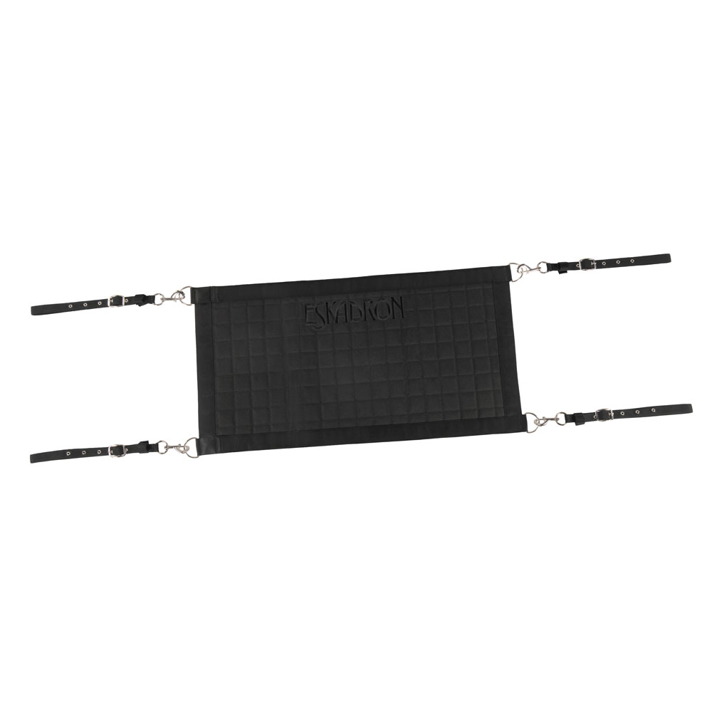 Máscara preta texturizada com tiras ajustáveis