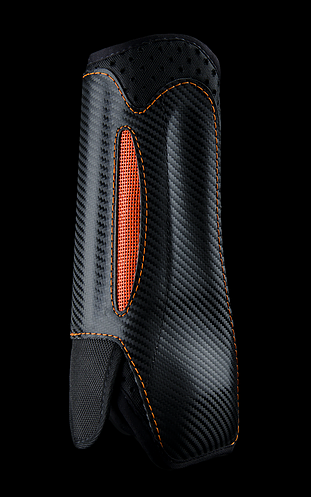 Protector preto com textura carbono e detalhes em laranja