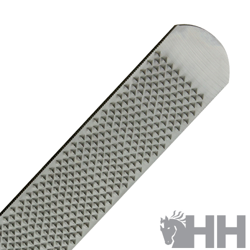 Lima metálica prateada com textura triangular e logótipo HH