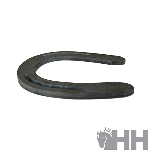 Ferradura metálica preta para cavalo com textura rugosa