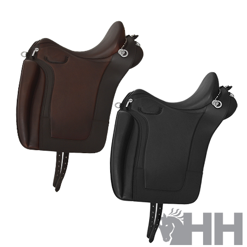 Selins de equitação castanho e preto lado a lado