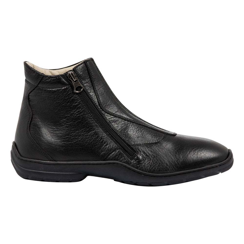 Botim masculino preto em pele com fecho de correr lateral e sola preta