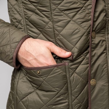 Casaco acolchoado verde oliva com bolso e remates castanhos