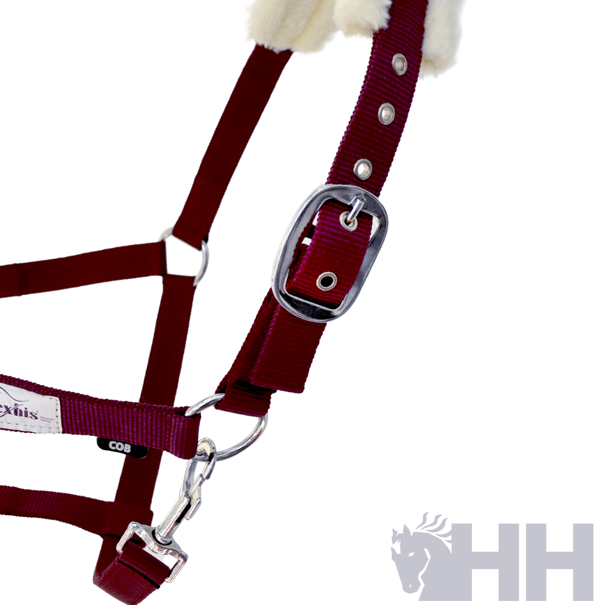 Cabresto para cavalo bordeaux com interior almofadado branco peludo e acessórios metálicos.