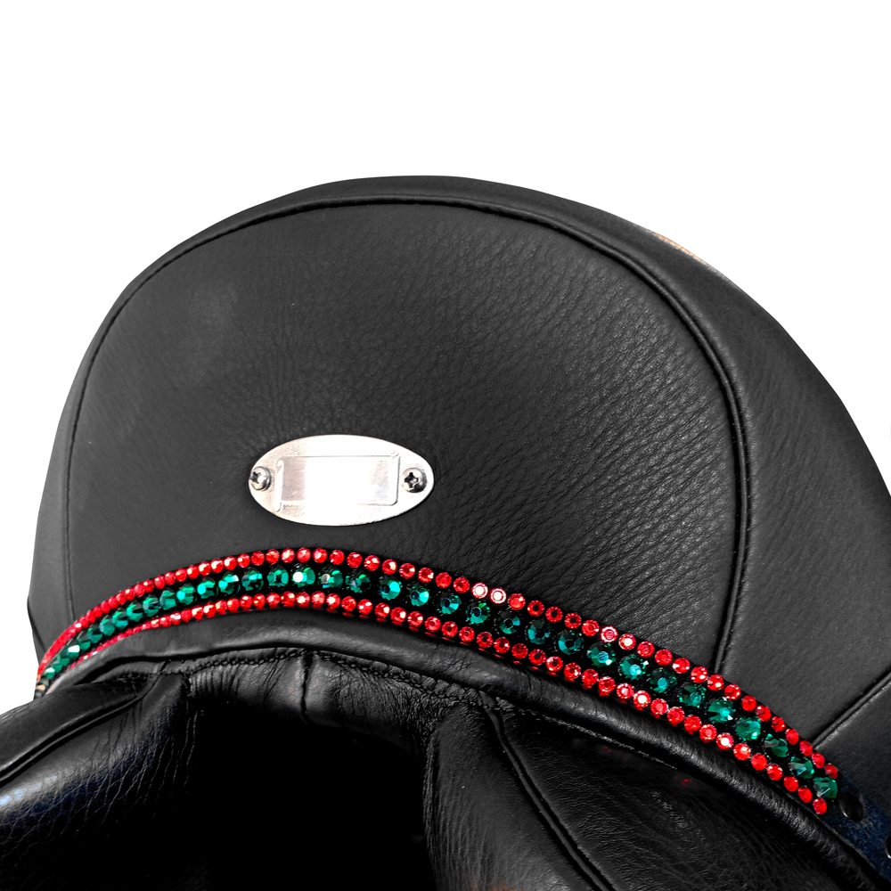 Arreio para cavalo preto com decoração vermelha e verde