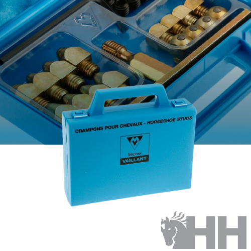 Caixa azul de plástico com crampões para cavalos e texto em francês e inglês.