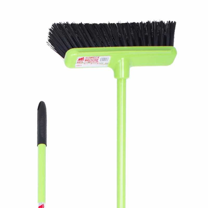 Vassoura verde claro com cerdas pretas e etiqueta Gorilla Broom Red