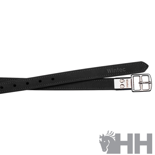 Cinto preto com fivela metálica e etiqueta Wintec sobre fundo branco