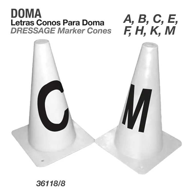 Dois cones de marcação para doma com letras C e M em plástico branco