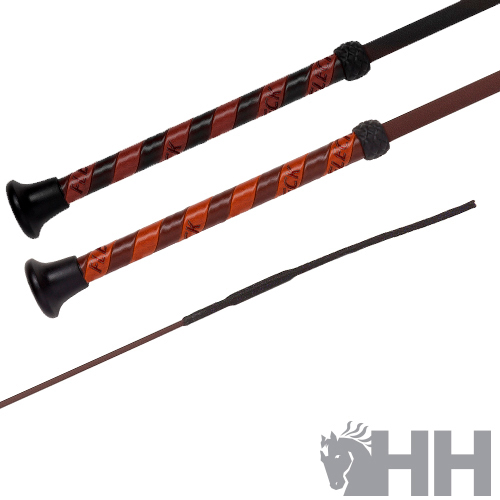 Rédeas de equitação de materiais castanho e vermelho com terminais pretos e logotipo HH