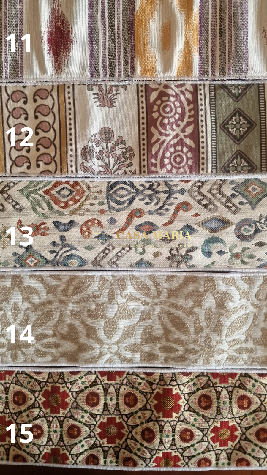 Cinco faixas de tecido com padrões e cores variados, numeradas de 11 a 15.