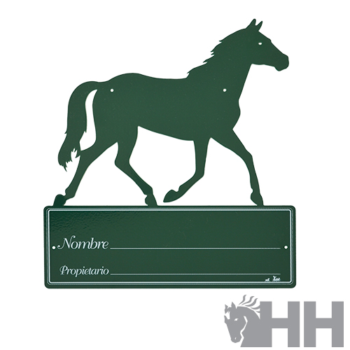 Placa verde em metal com cavalo e espaços para nome e proprietário
