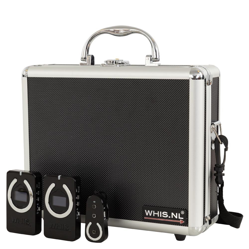 Mala rígida preta com cantos metálicos prateados e dispositivos eletrónicos pretos à frente