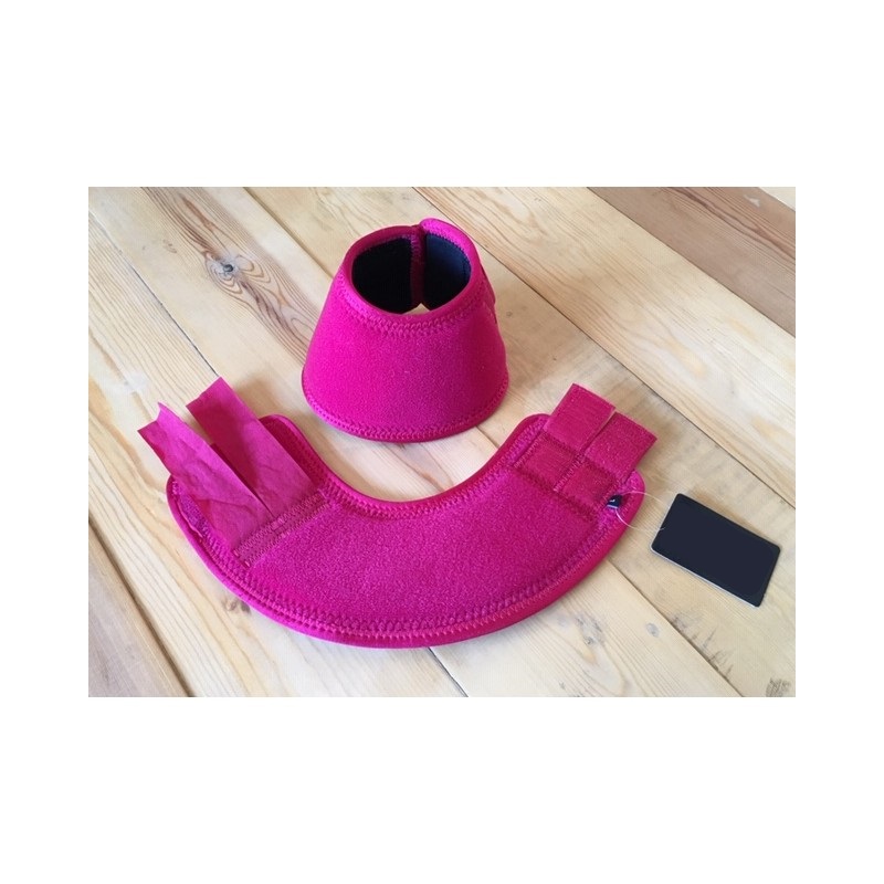 Conjunto de proteção para equitação rosa em piso de madeira