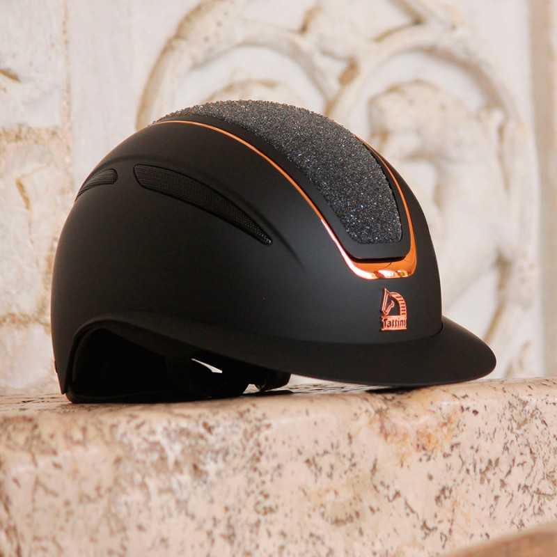 Capacete de equitação preto com detalhes laranja e textura antiderrapante