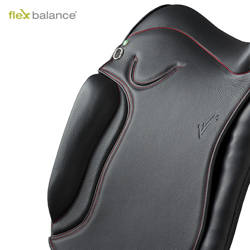 Sela de equitação preta com costuras vermelhas e texto flex balance