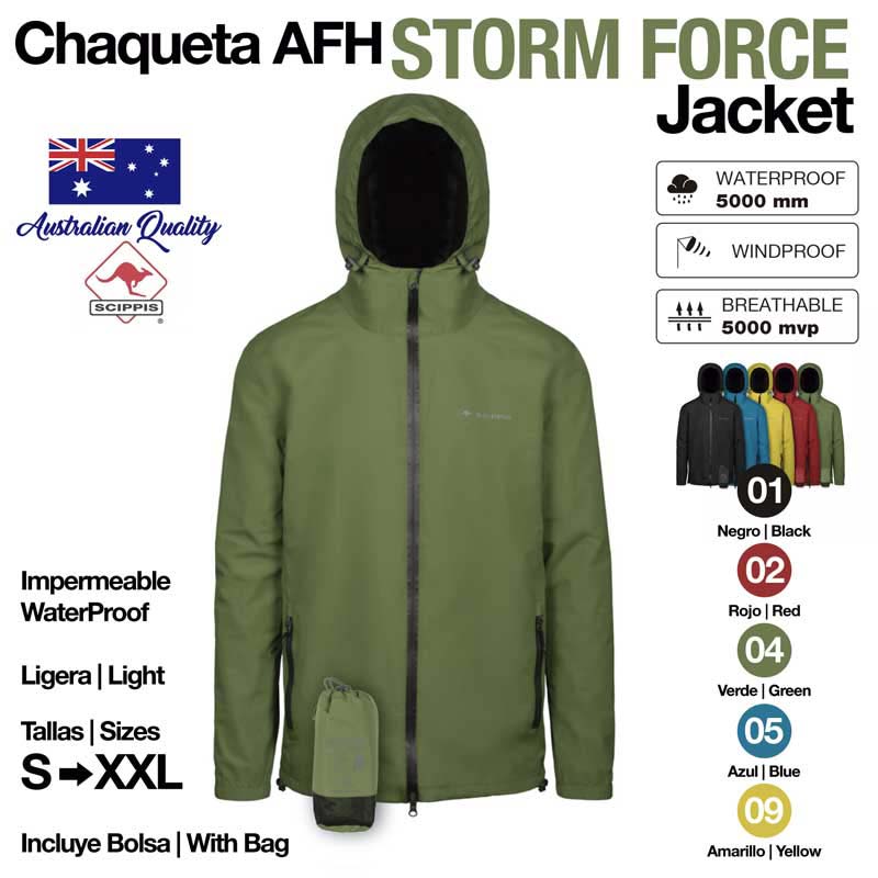 Jaqueta verde impermeável AFH Storm Force com capuz e zíper frontal, com bolsa de transporte, em fundo branco.