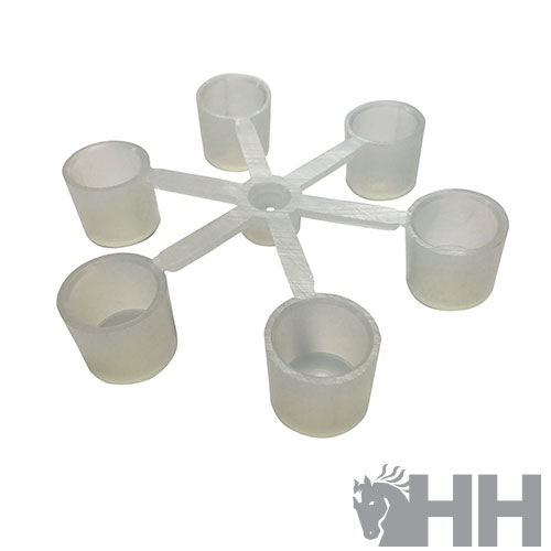 Conjunto de cápsulas brancas translúcidas conectadas em círculo com logótipo HH.