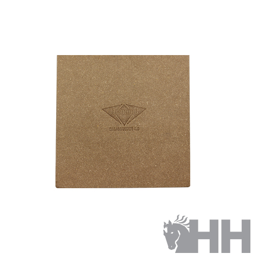 Produto quadrado castanho claro com logotipo em relevo