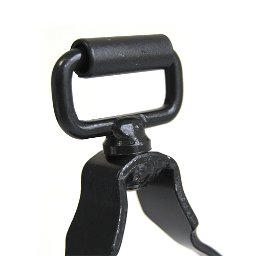 Gancho preto de metal com argola móvel retangular