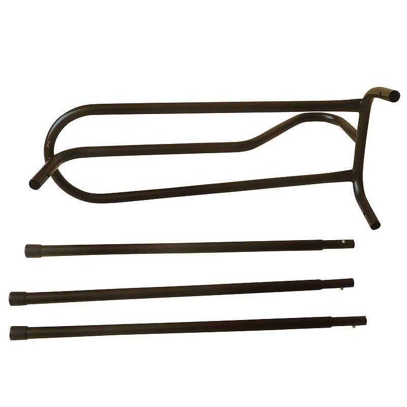 Estrutura metálica preta com barras tubulares desmontadas sobre fundo branco