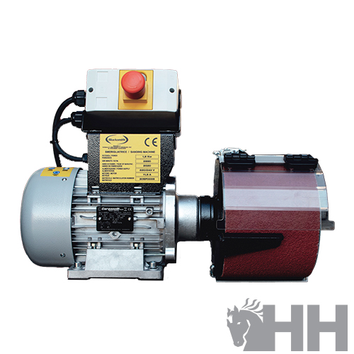 Motor elétrico com botão de emergência vermelho e caixa branca com componente cilíndrico castanho-avermelhado