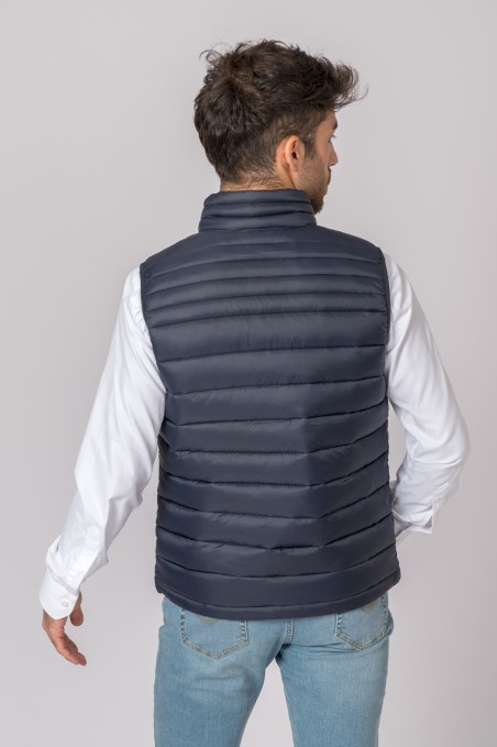 Colete acolchoado azul escuro masculino visto de costas