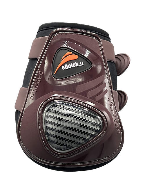 Protetor de casco eQuick.it castanho com detalhes em preto e textura de fibra de carbono