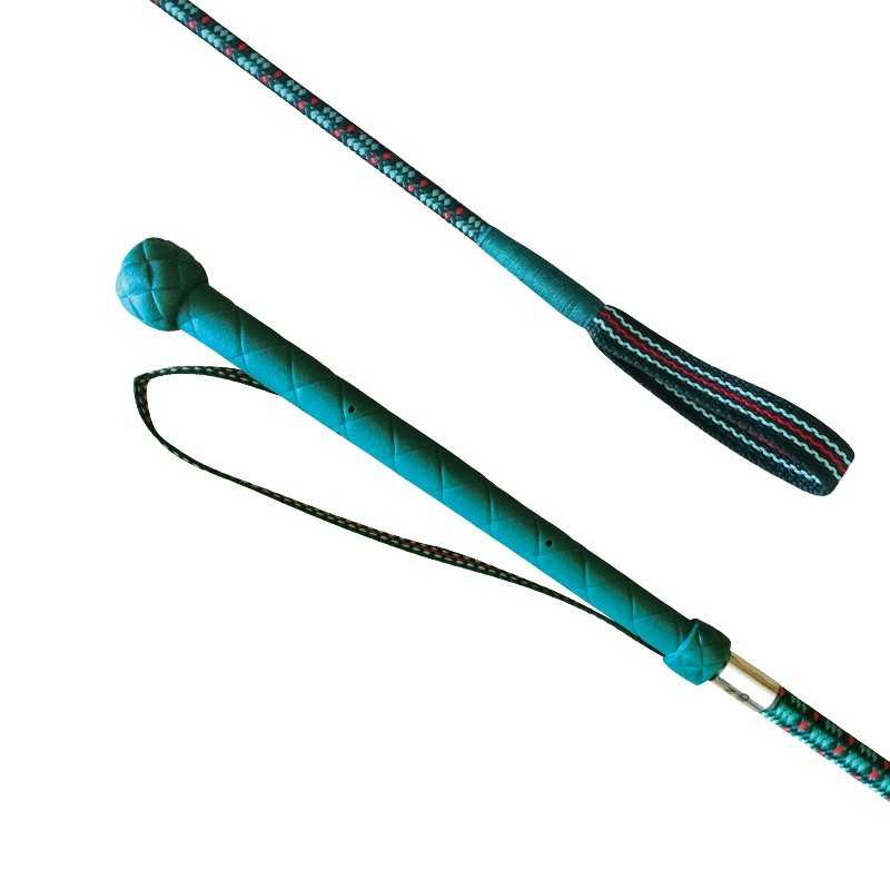 Chicote azul turquesa com pega acolchoada e ponta trançada colorida