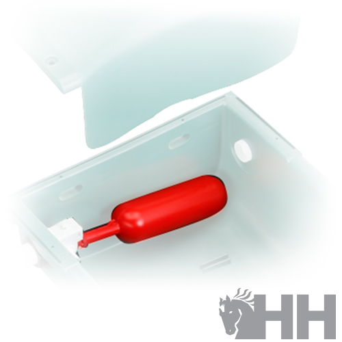 Caixa branca aberta com objeto vermelho no interior e logótipo HH no canto