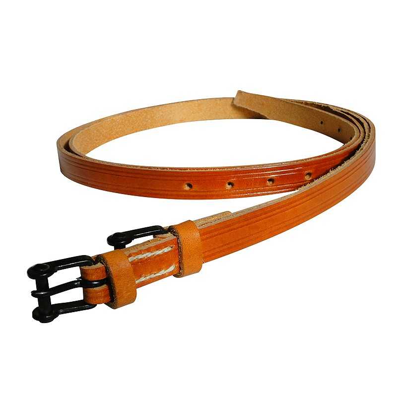 Cinto estreito de pele castanha com fivela preta