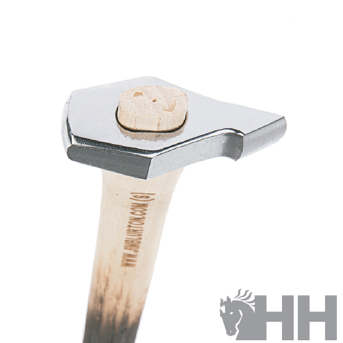 Garfo para cavalo de metal e madeira com texto 'THE IRON HORSE'