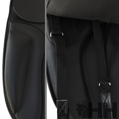 Mochila preta com alças de tecido pretas e detalhe em metal prateado