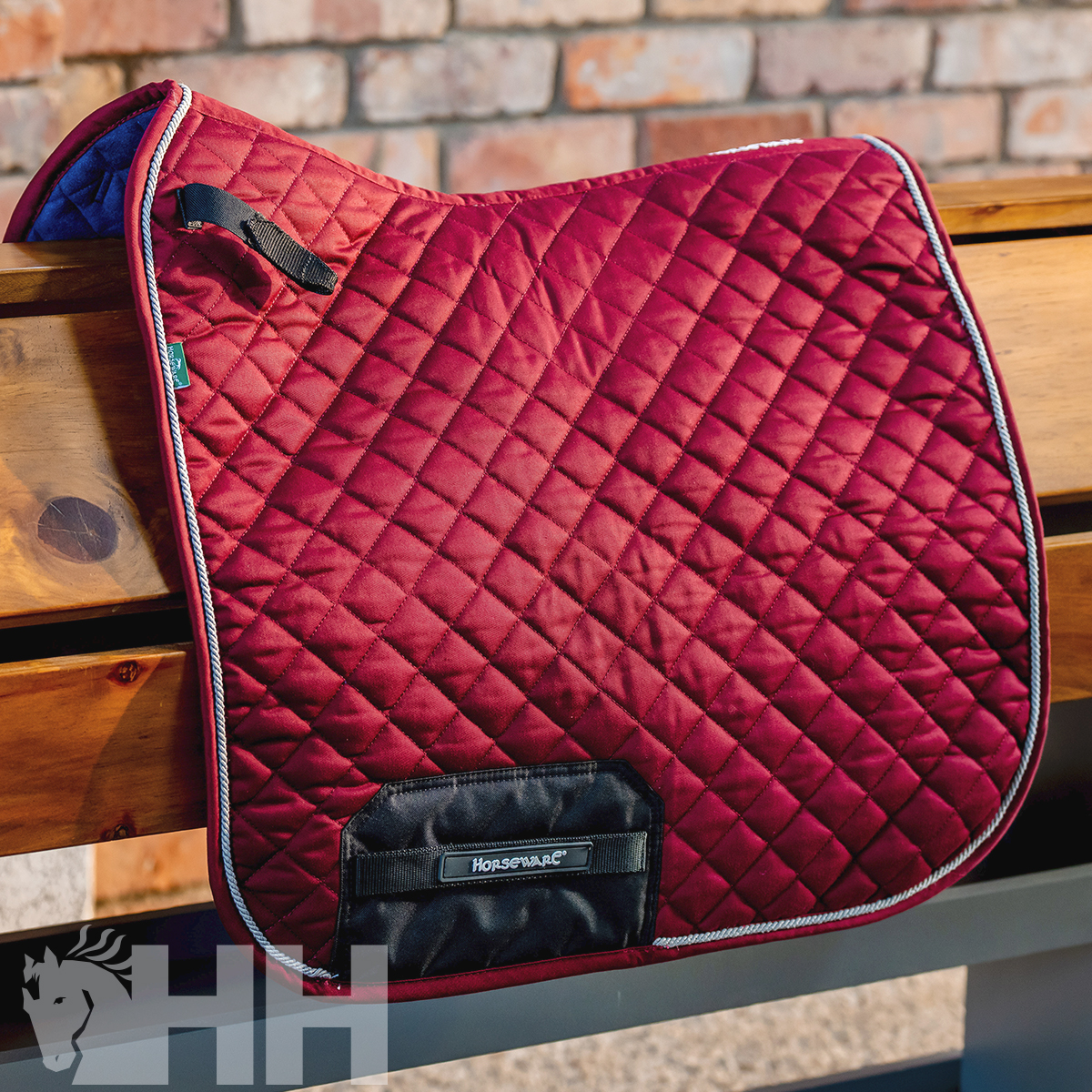 Tapete de sela de cavalo vermelho acolchoado com bolso preto e etiqueta Horseware