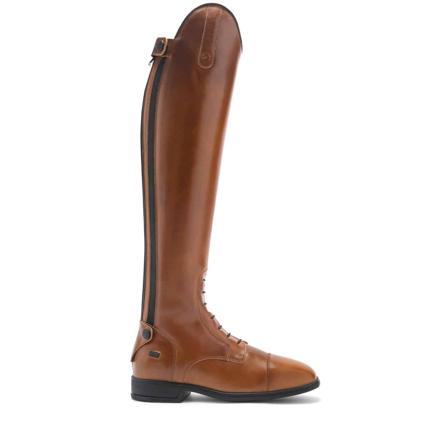 Bota alta de couro castanho vista de perfil com fecho preto