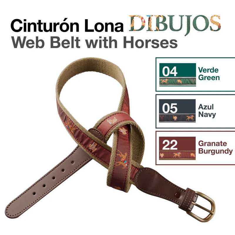 Cinto de lona castanho grená com desenhos de cavalos e fivela metálica, texto descritivo das cores ao lado.